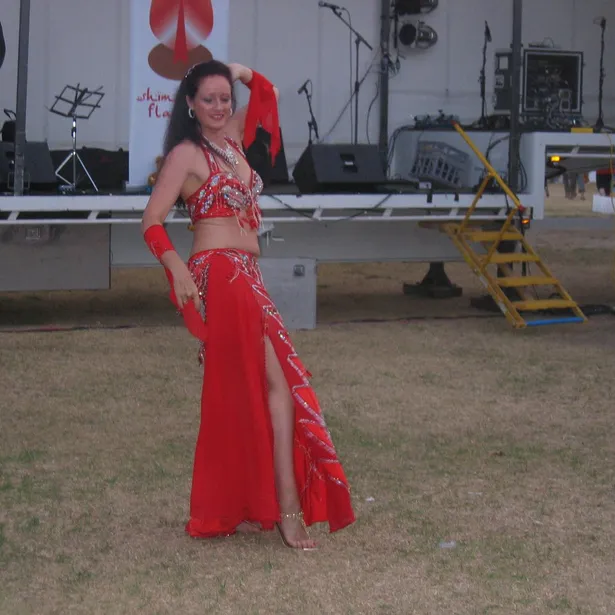 Shimmiying Flames Ros Romaya Image