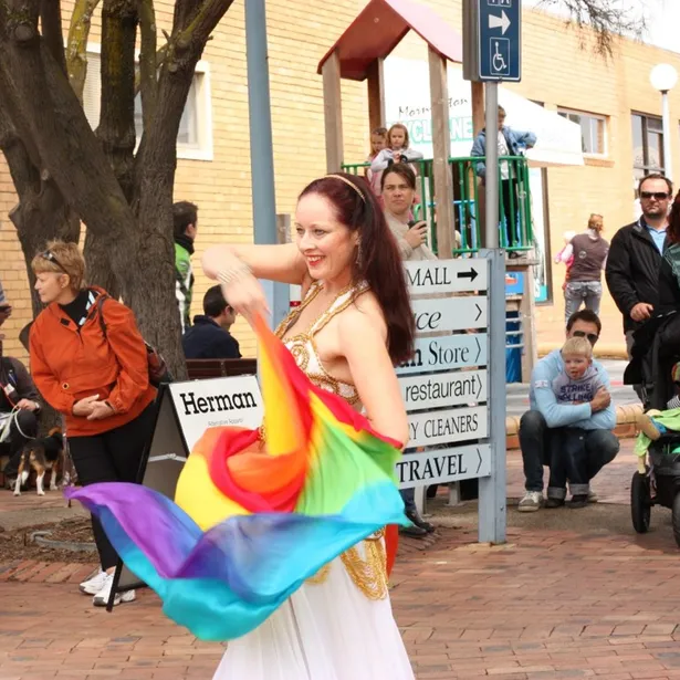 Shimmiying Flames Ros Romaya Image