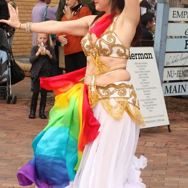 Shimmiying Flames Ros Romaya Image